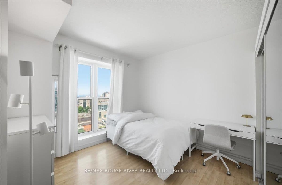 135 James Street S, Unit 1401 thumbnail 28