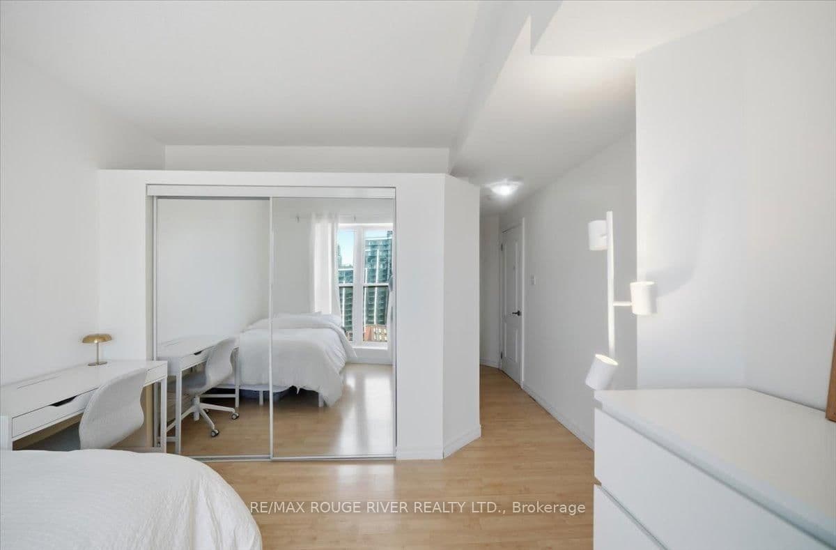 135 James Street S, Unit 1401 thumbnail 30