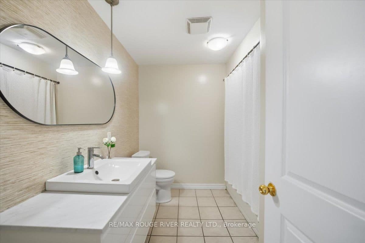 135 James Street S, Unit 1401 thumbnail 32