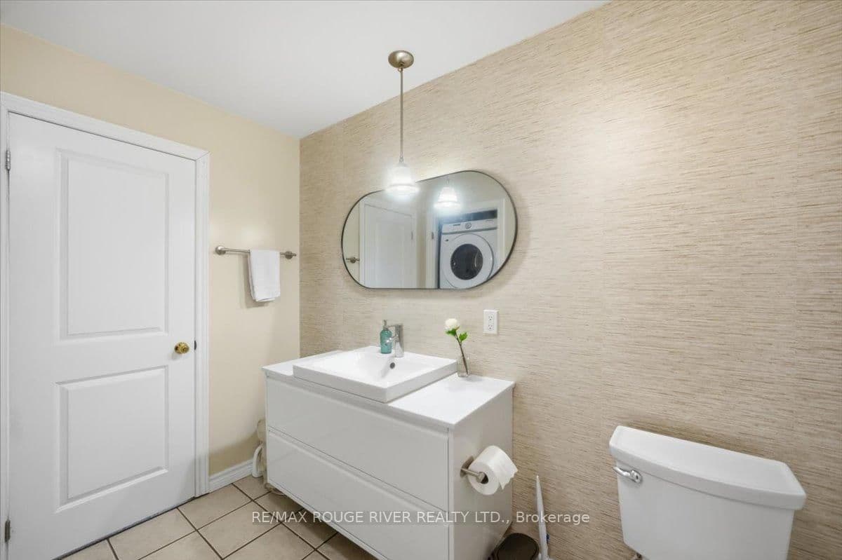 135 James Street S, Unit 1401 thumbnail 33