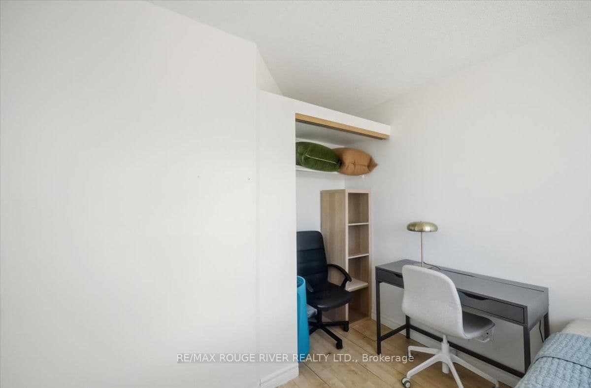 135 James Street S, Unit 1401 thumbnail 40