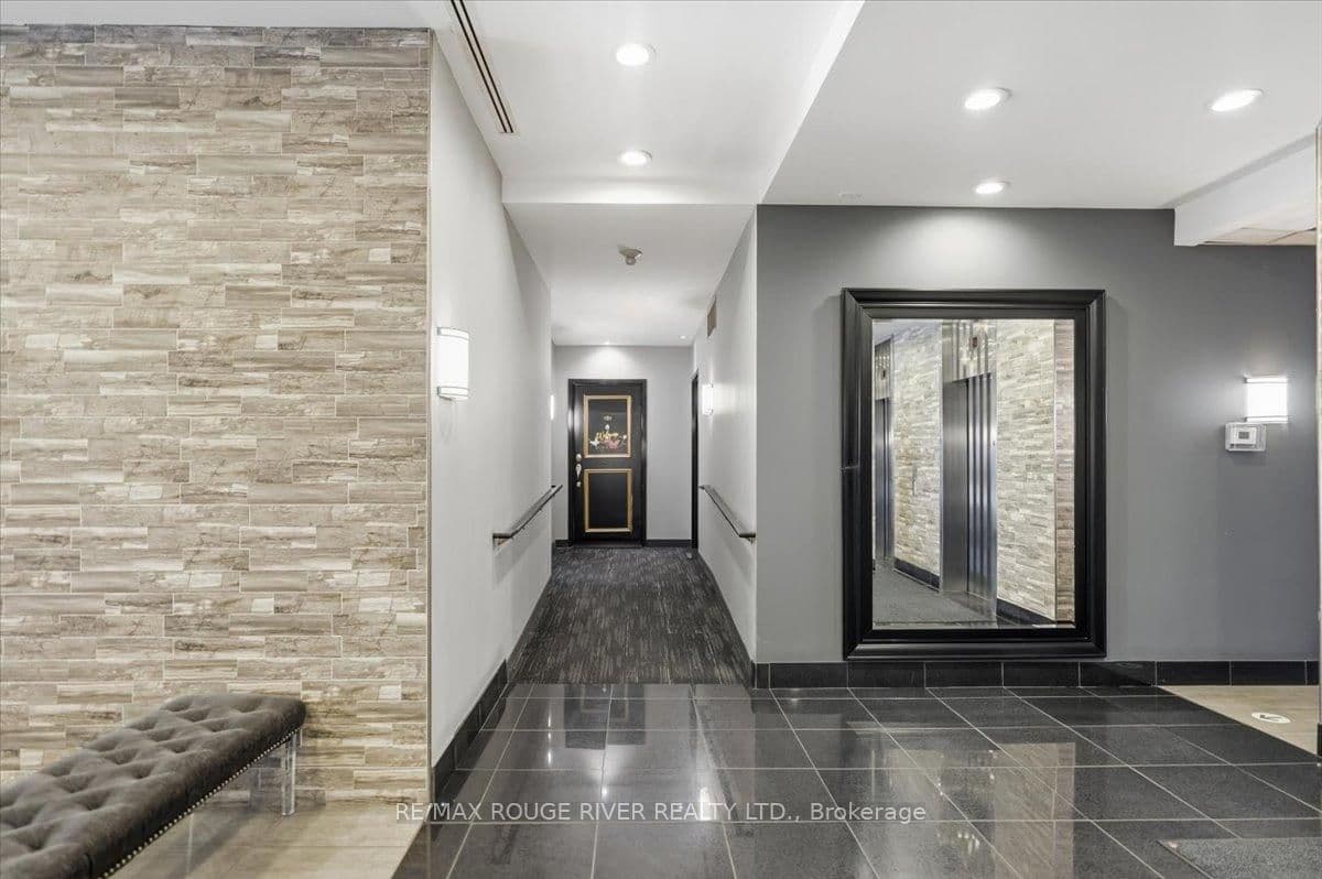 135 James Street S, Unit 1401 thumbnail 6