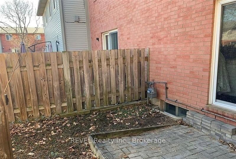 65 Dorchester Boulevard, Unit 74 thumbnail 3
