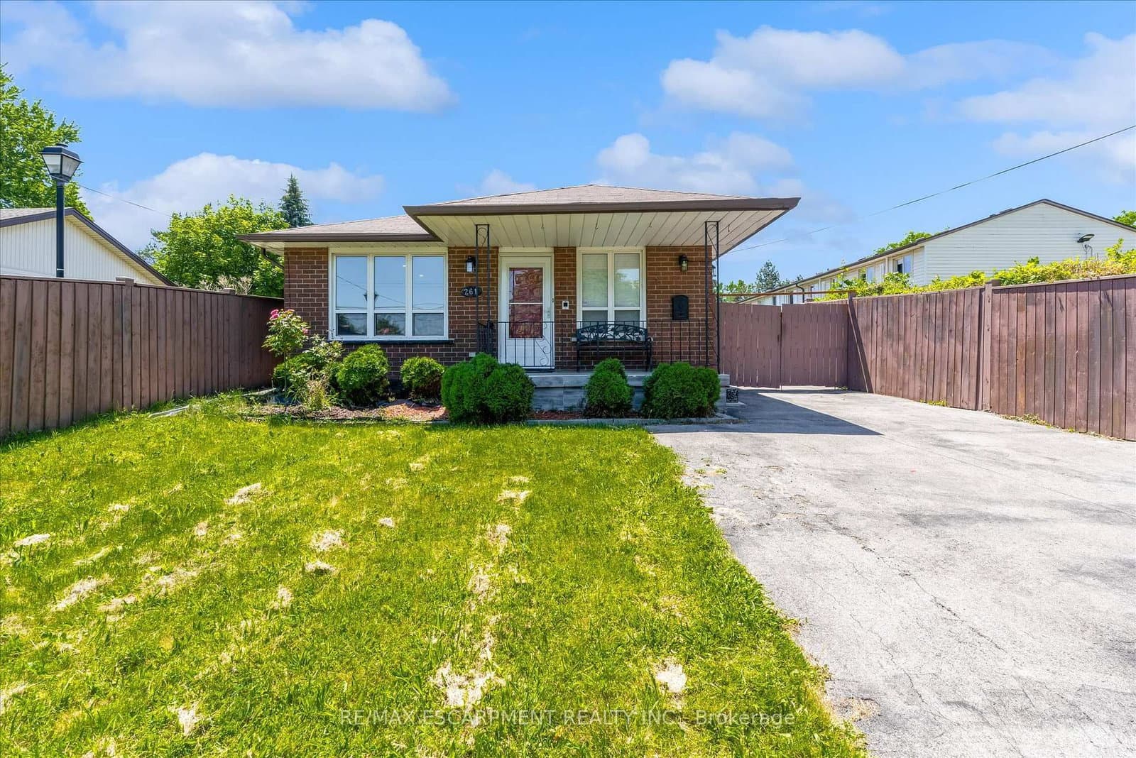 261 LIMERIDGE Road W thumbnail 2