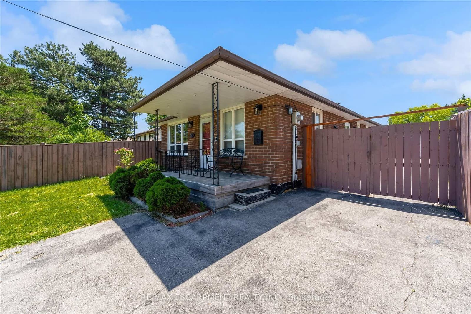 261 LIMERIDGE Road W thumbnail 3