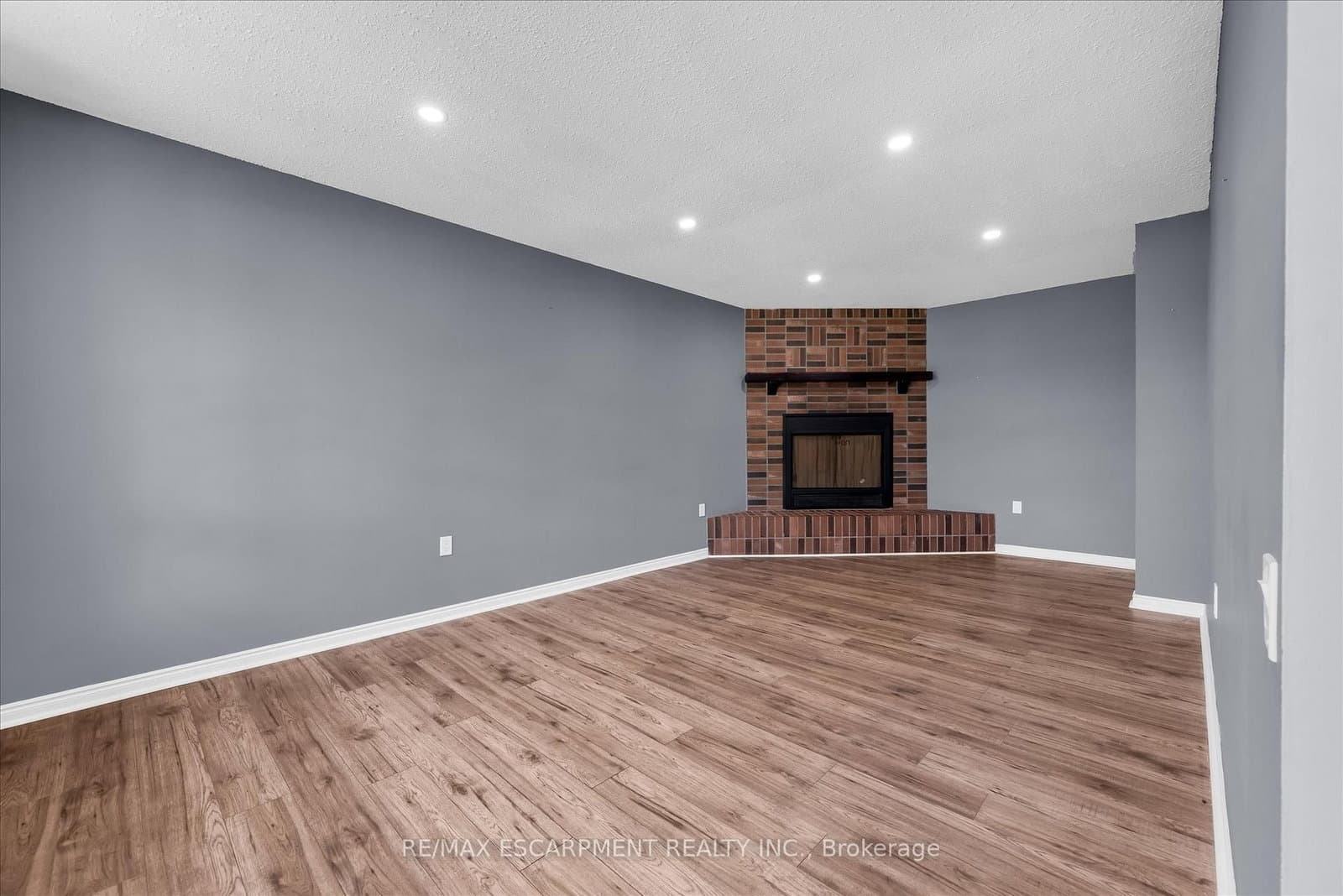 261 LIMERIDGE Road W thumbnail 5