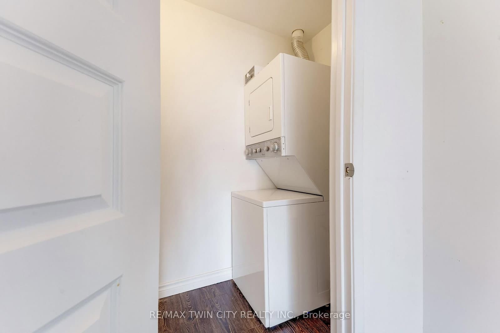 158 King Street N, Unit 802 thumbnail 12