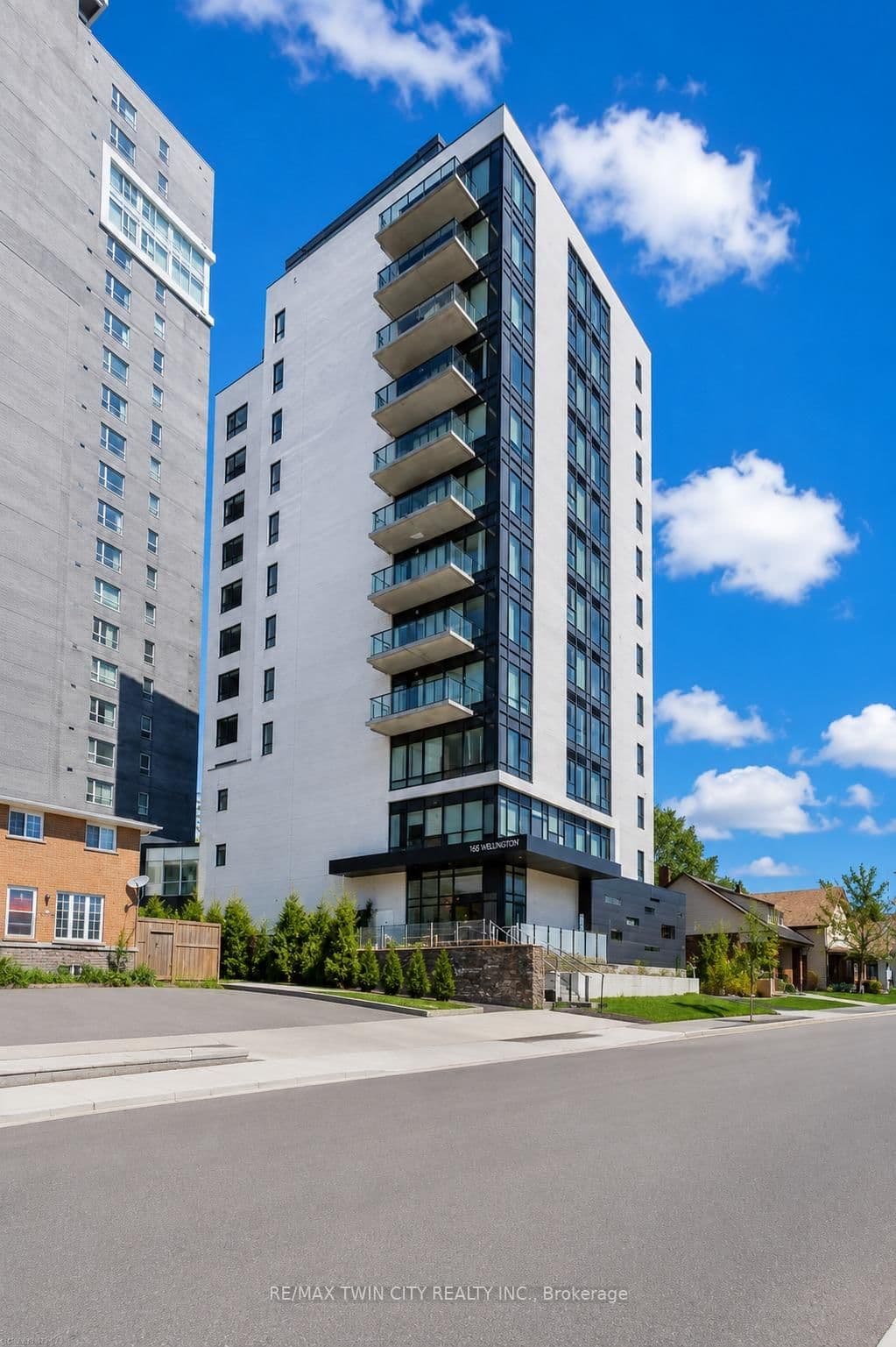 158 King Street N, Unit 802 thumbnail 2