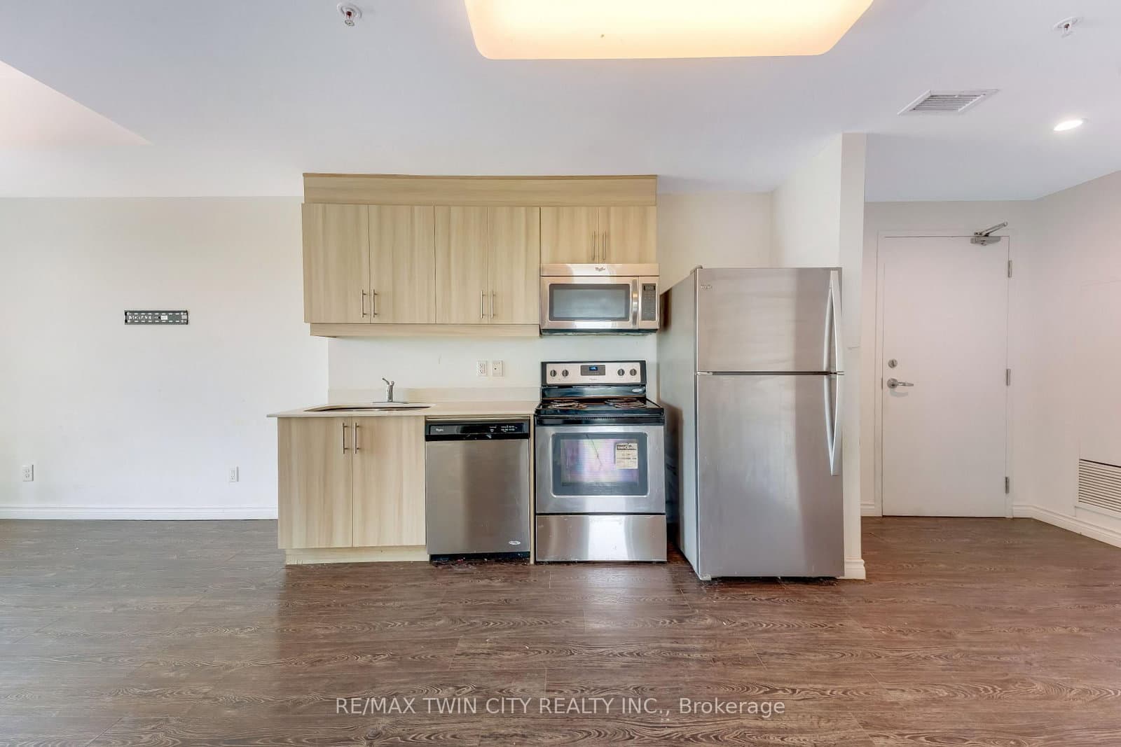 158 King Street N, Unit 802 thumbnail 5