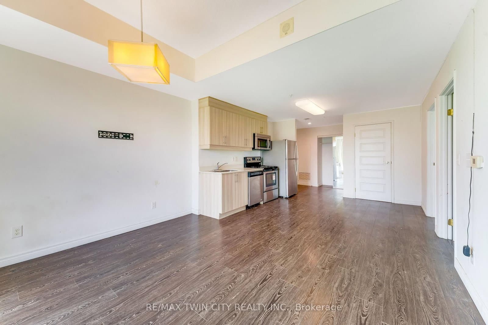 158 King Street N, Unit 802 thumbnail 6