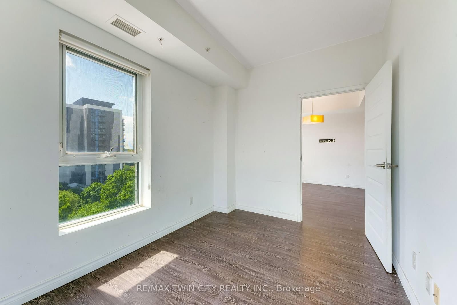 158 King Street N, Unit 802 thumbnail 9