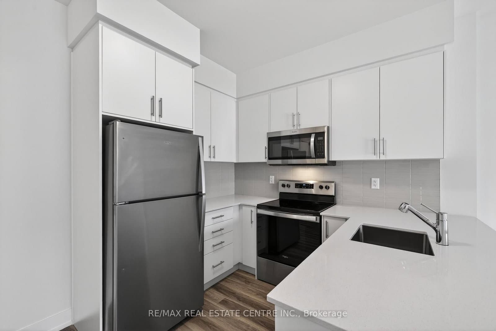 1100 Lackner Place, Unit 114 thumbnail 2