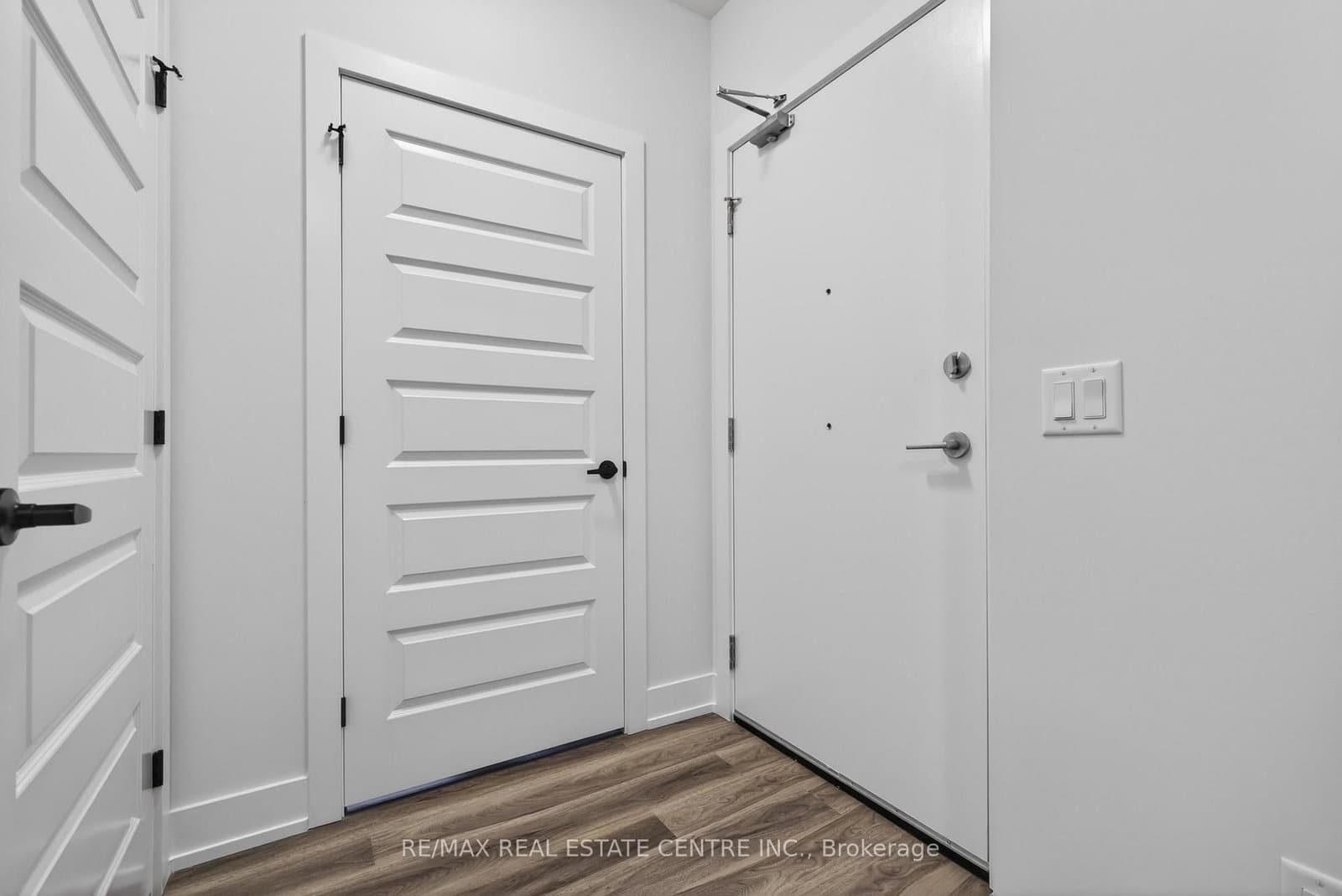 1100 Lackner Place, Unit 205 thumbnail 3