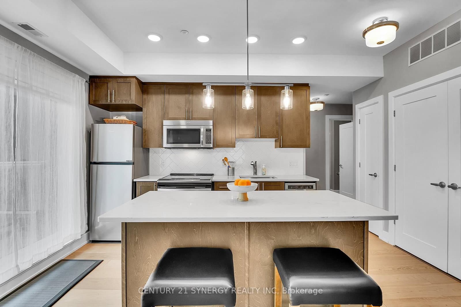 615 Longfields Drive, Unit 201 thumbnail 18