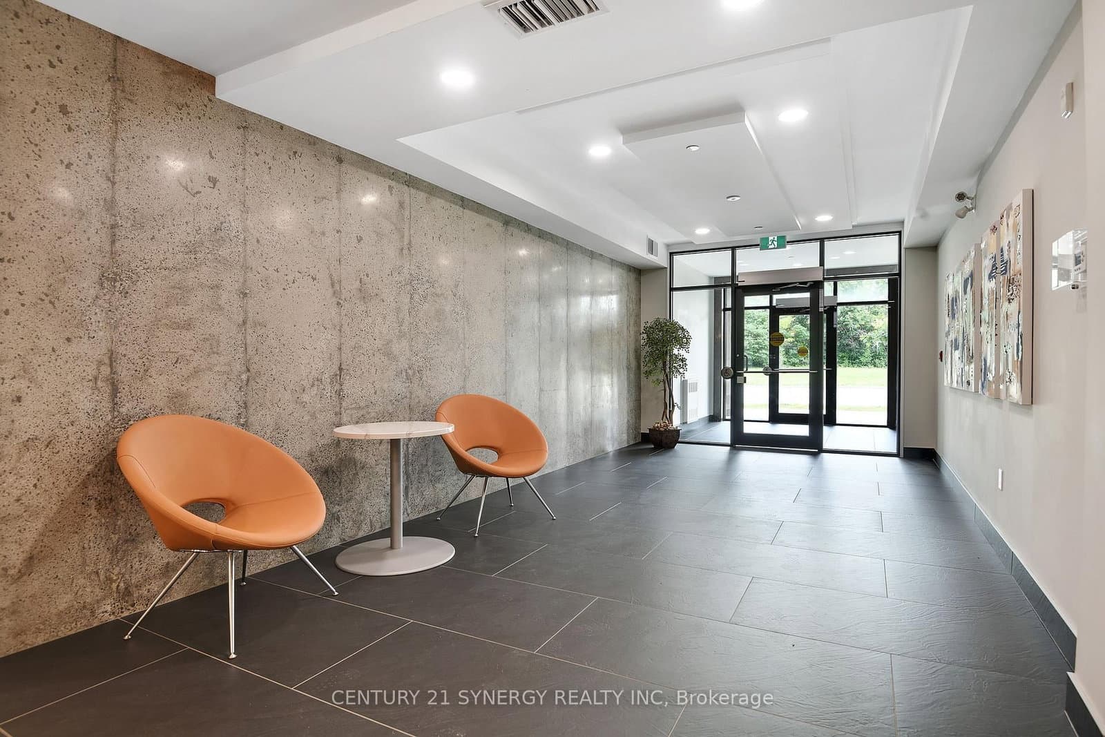615 Longfields Drive, Unit 201 thumbnail 7