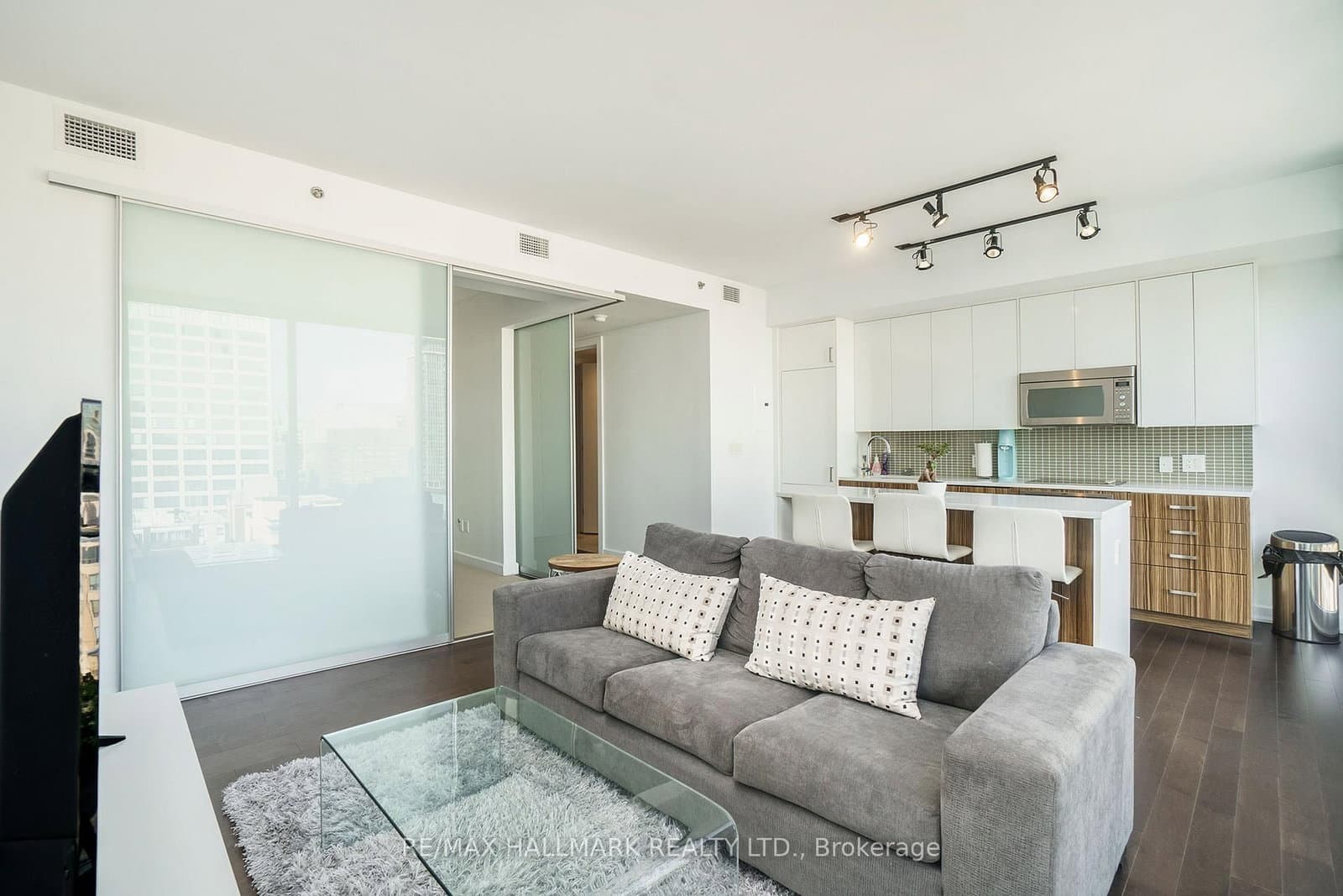 300 Lisgar Street, Unit 1113 thumbnail 3