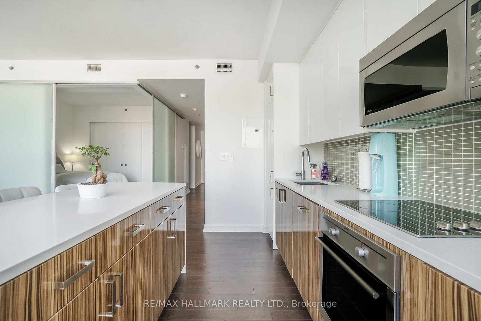 300 Lisgar Street, Unit 1113 thumbnail 8