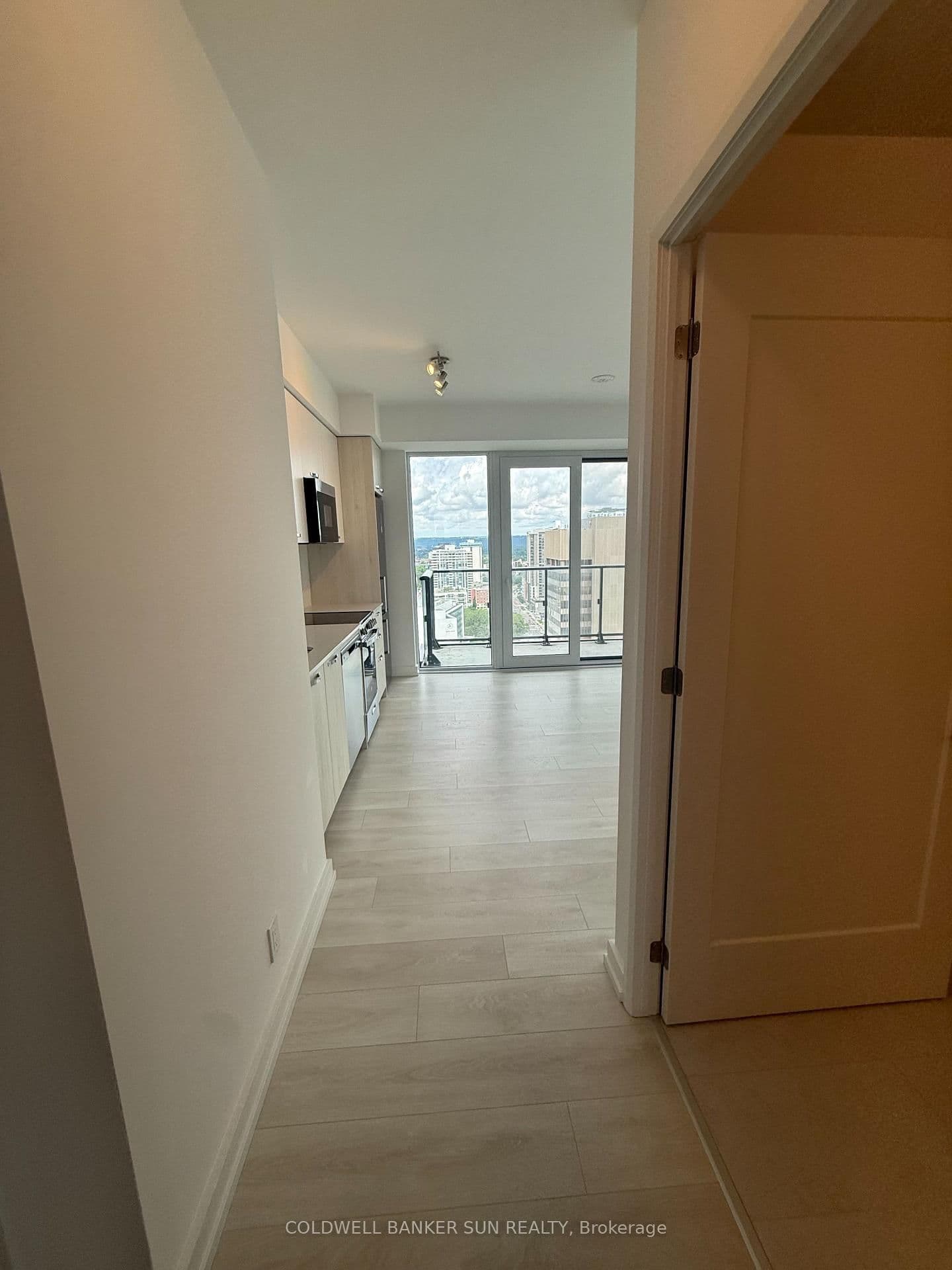 75 James Street S, Unit 2502 thumbnail 6