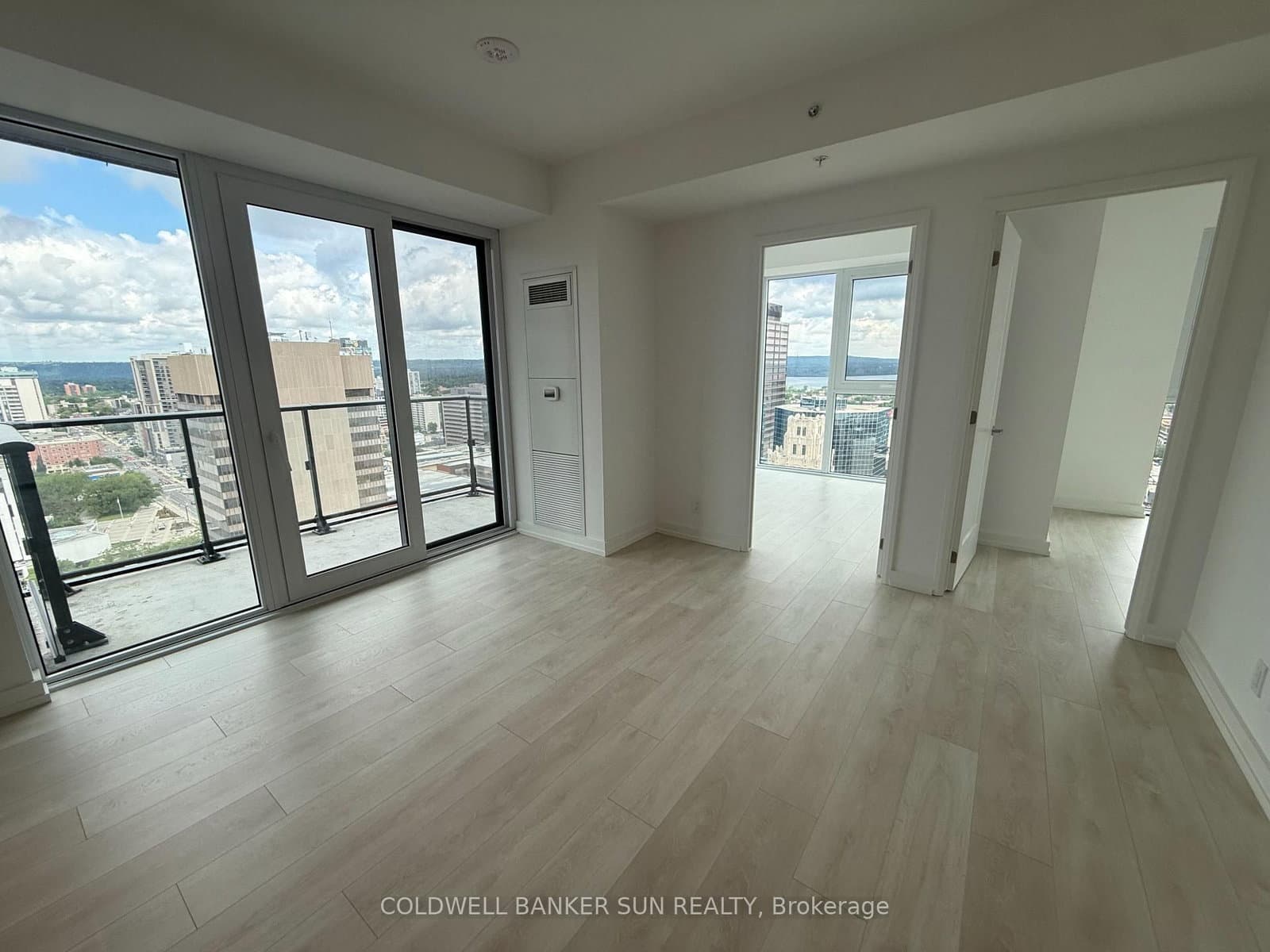75 James Street S, Unit 2502 thumbnail 9