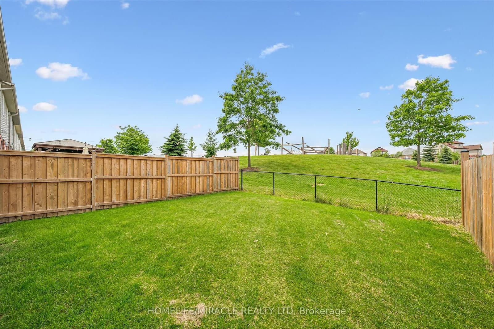 153 Rivertrail Avenue thumbnail 35