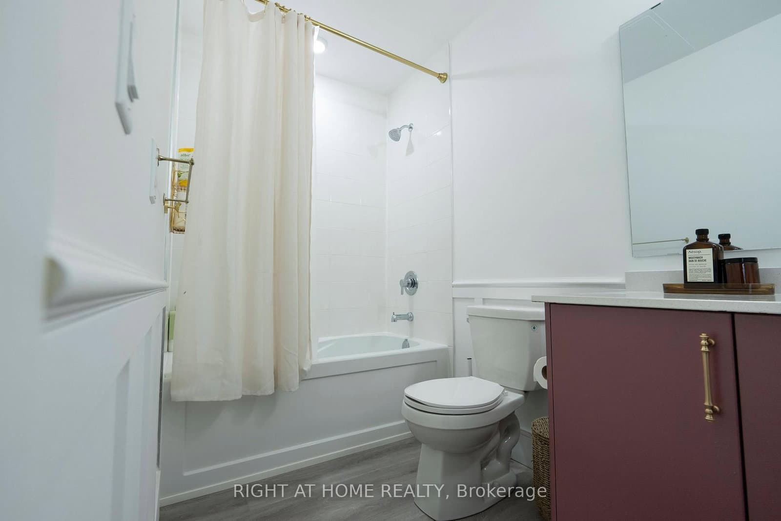 1000 Lackner Place E, Unit 302 thumbnail 8