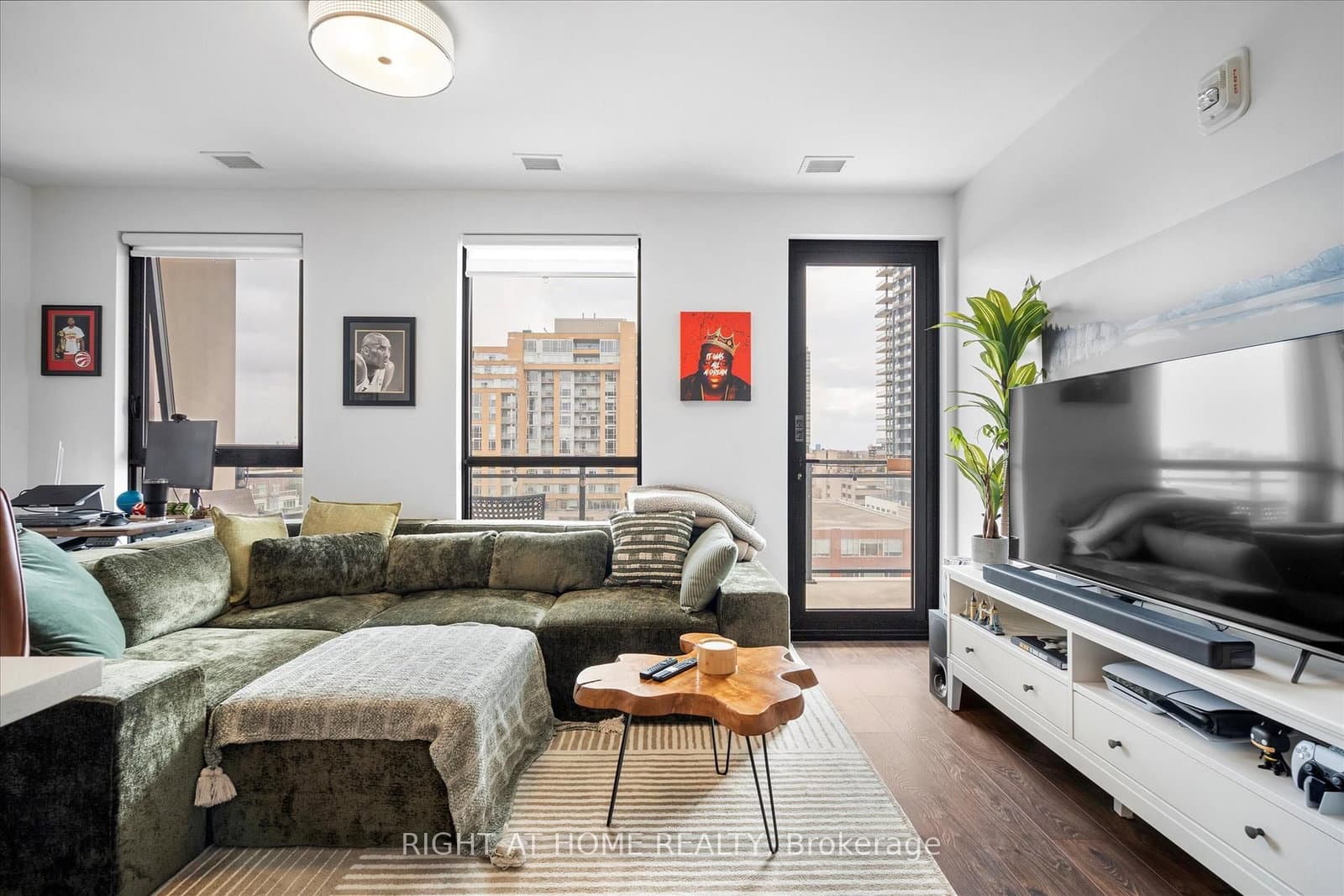 181 King Street S, Unit 806 thumbnail 10
