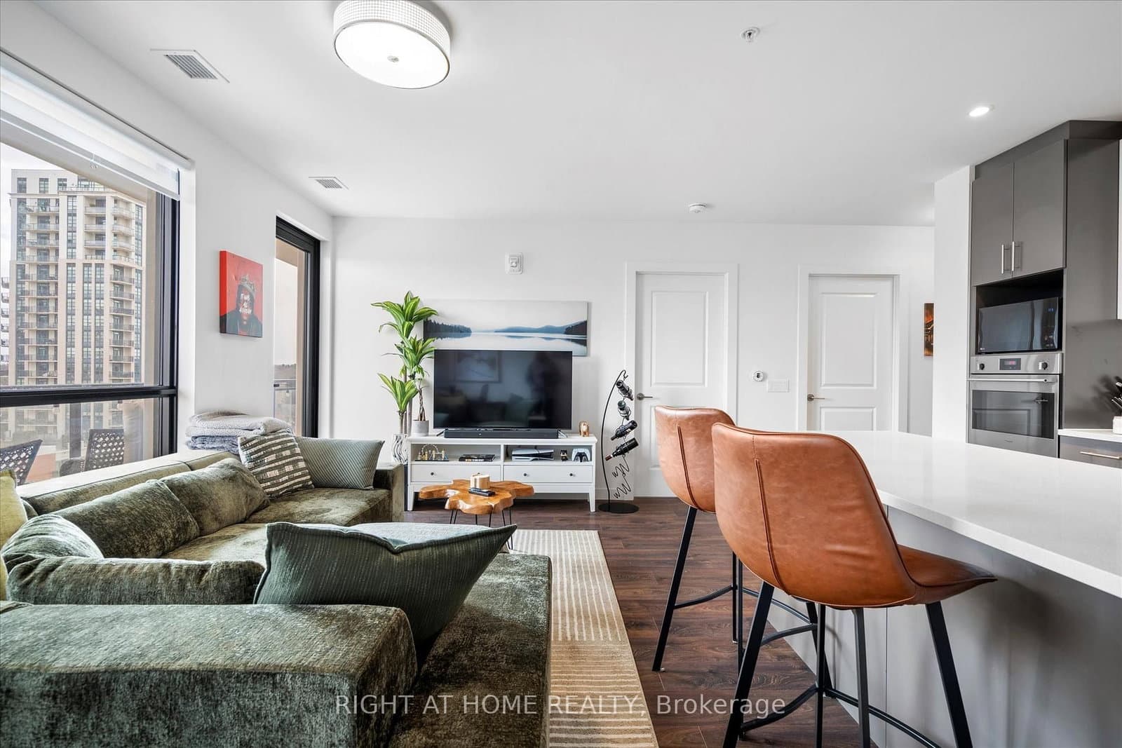 181 King Street S, Unit 806 thumbnail 11