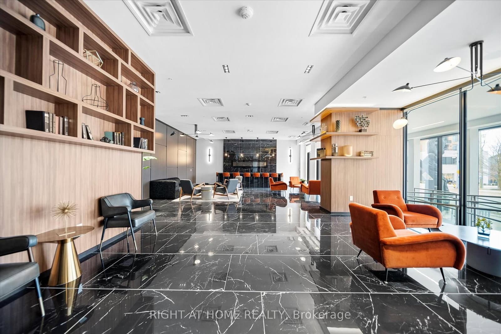 181 King Street S, Unit 806 thumbnail 2