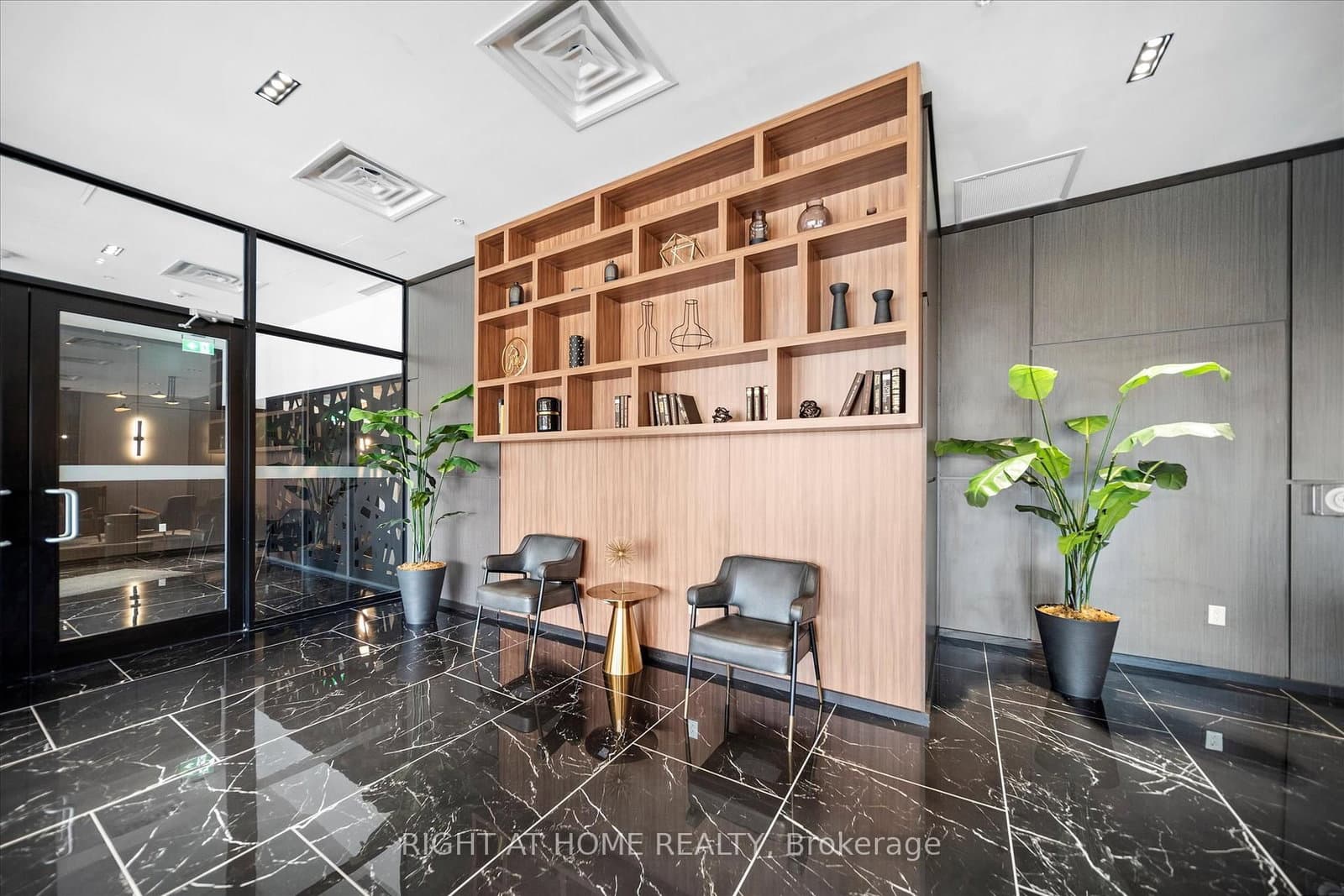 181 King Street S, Unit 806 thumbnail 3