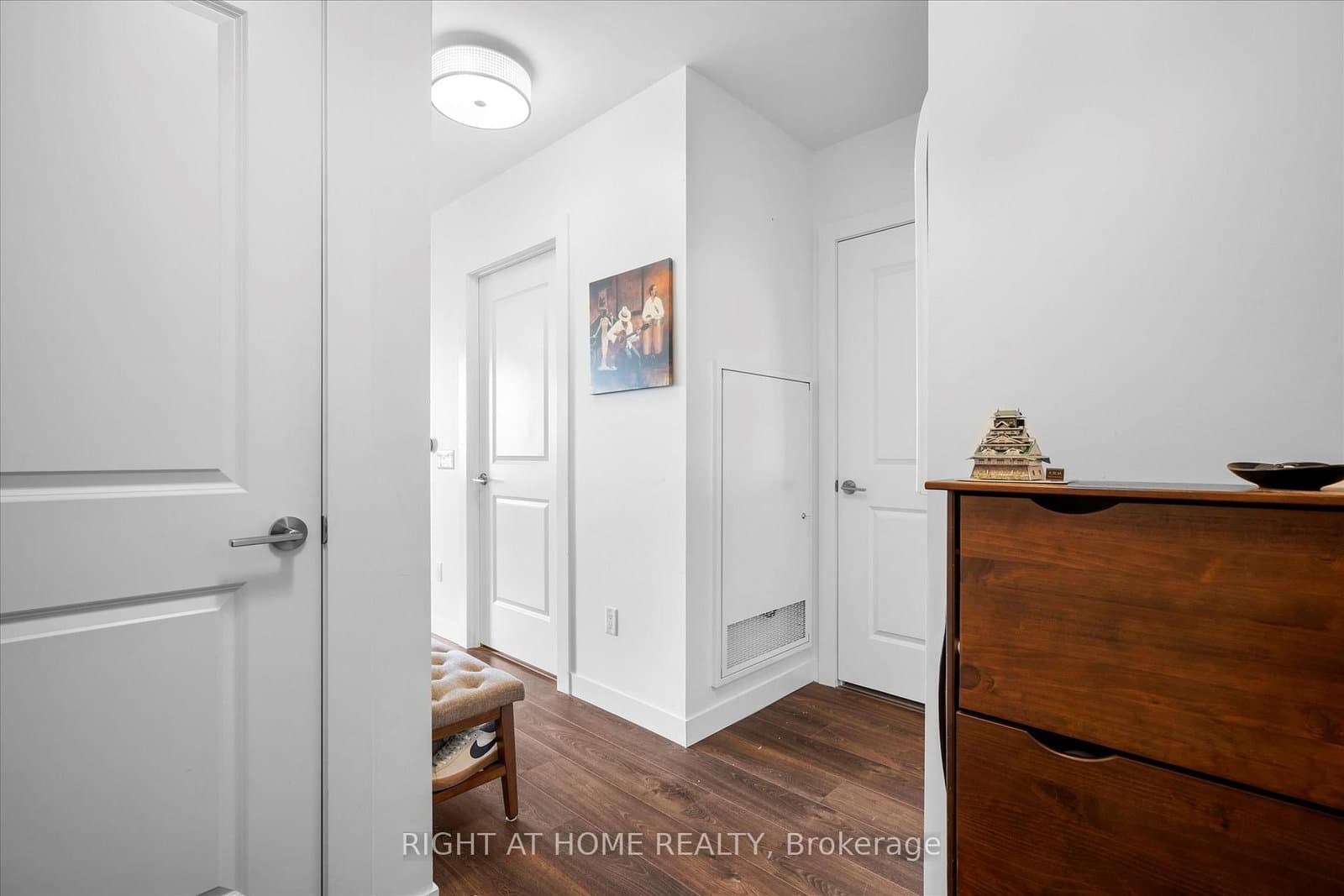 181 King Street S, Unit 806 thumbnail 5