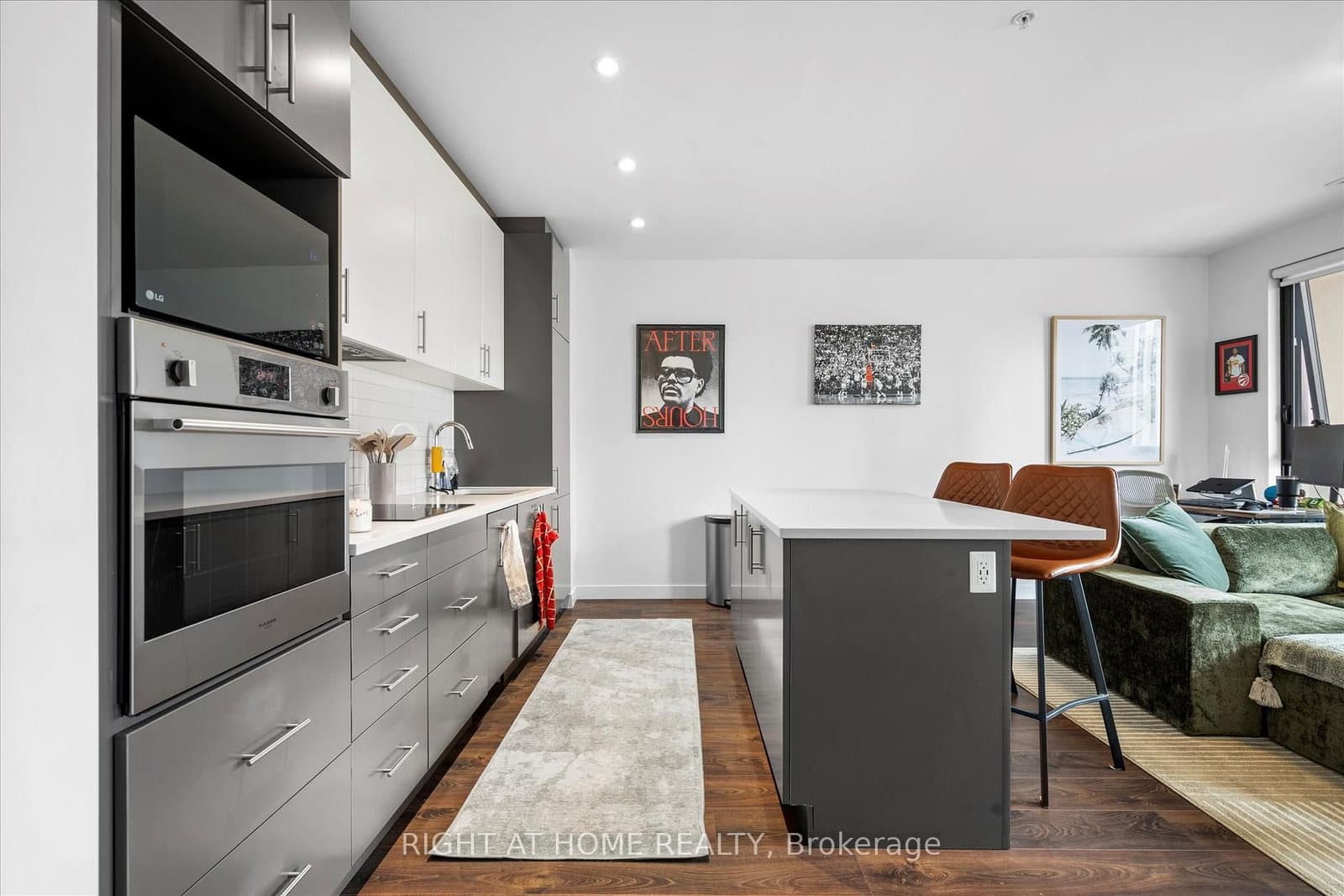 181 King Street S, Unit 806 thumbnail 8