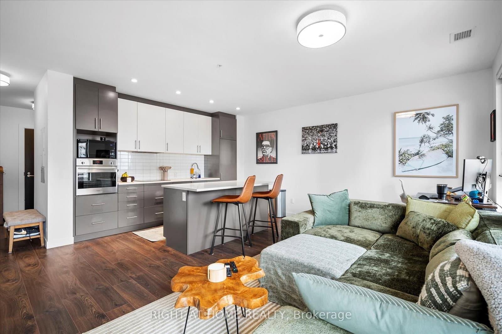 181 King Street S, Unit 806 thumbnail 9
