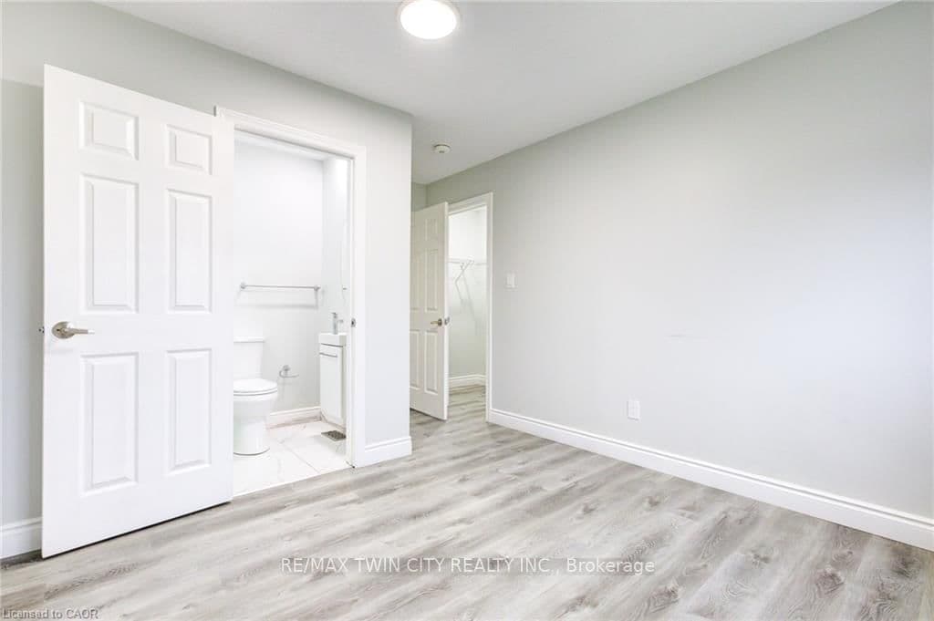 110 Commonwealth Street thumbnail 18