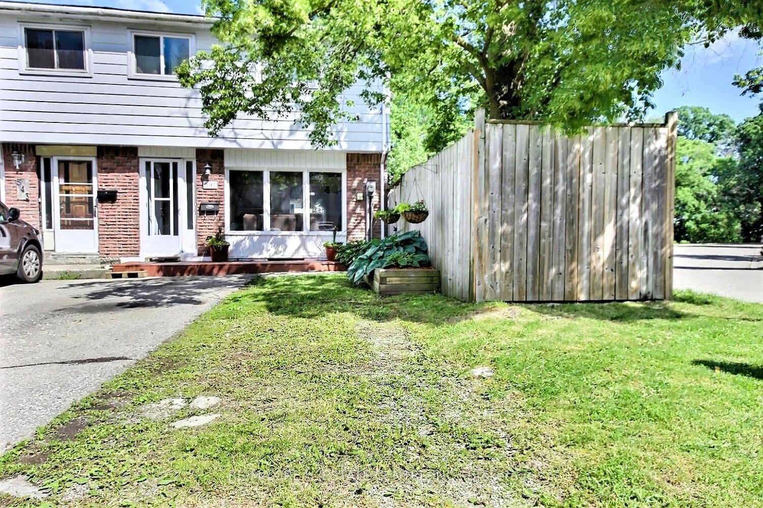 541 Parkview Crescent - Image 1