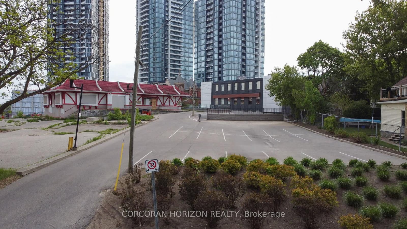 618 King Street W thumbnail 44