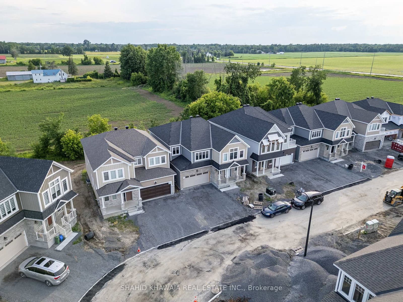 93 Hackamore Crescent thumbnail 3
