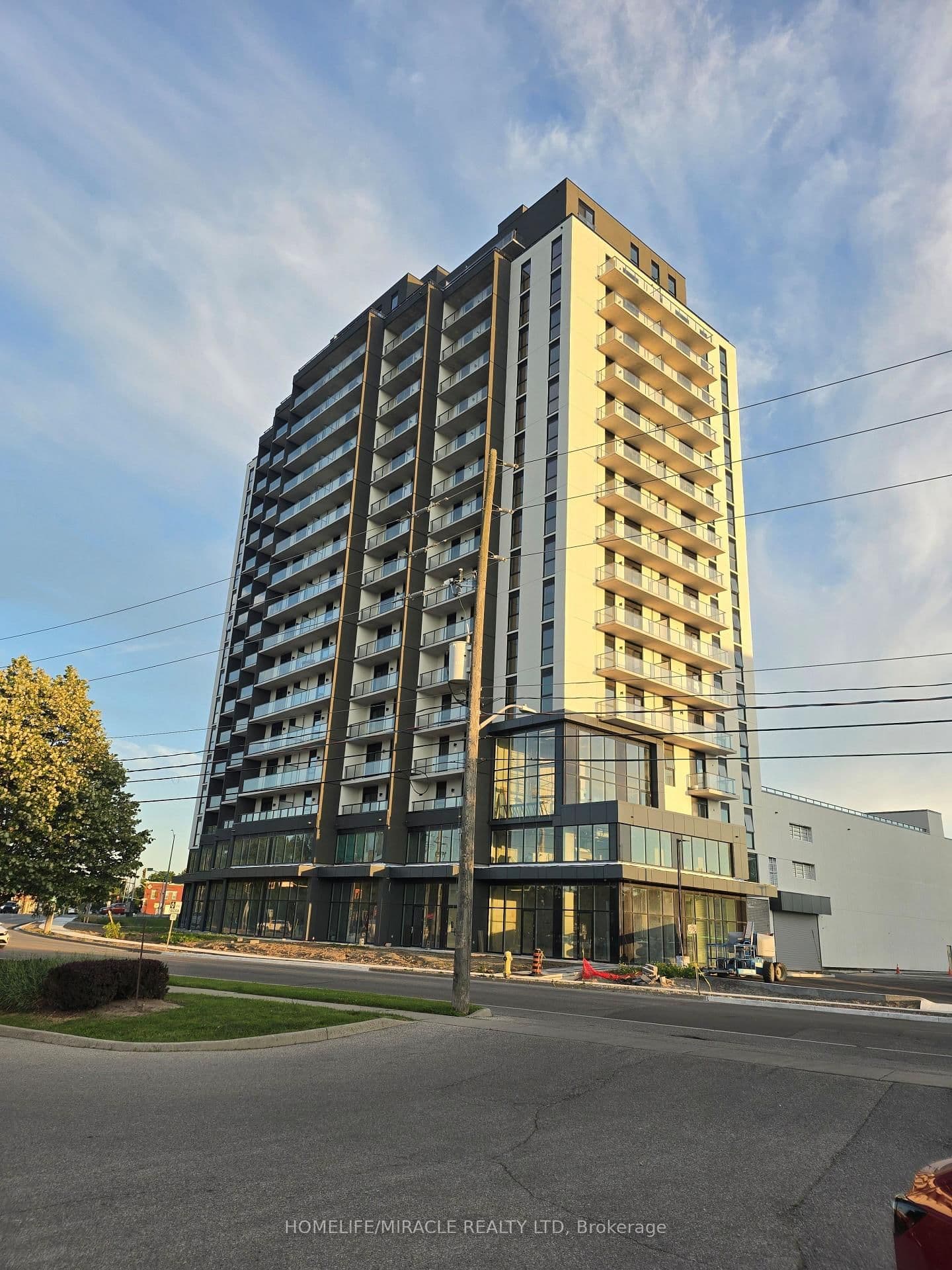#808 - 33 Erie Avenue