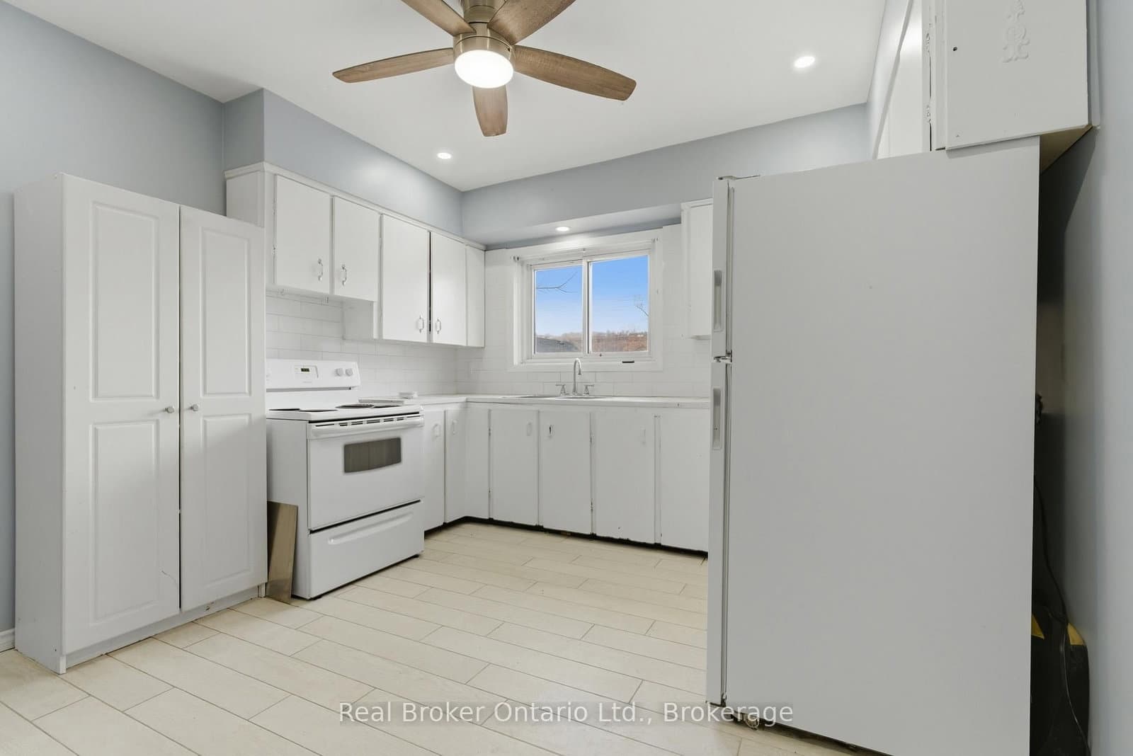 880 LAWRENCE Road thumbnail 14