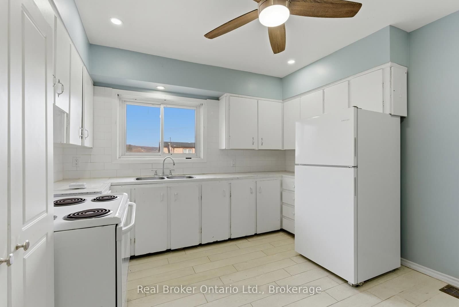 880 LAWRENCE Road thumbnail 15