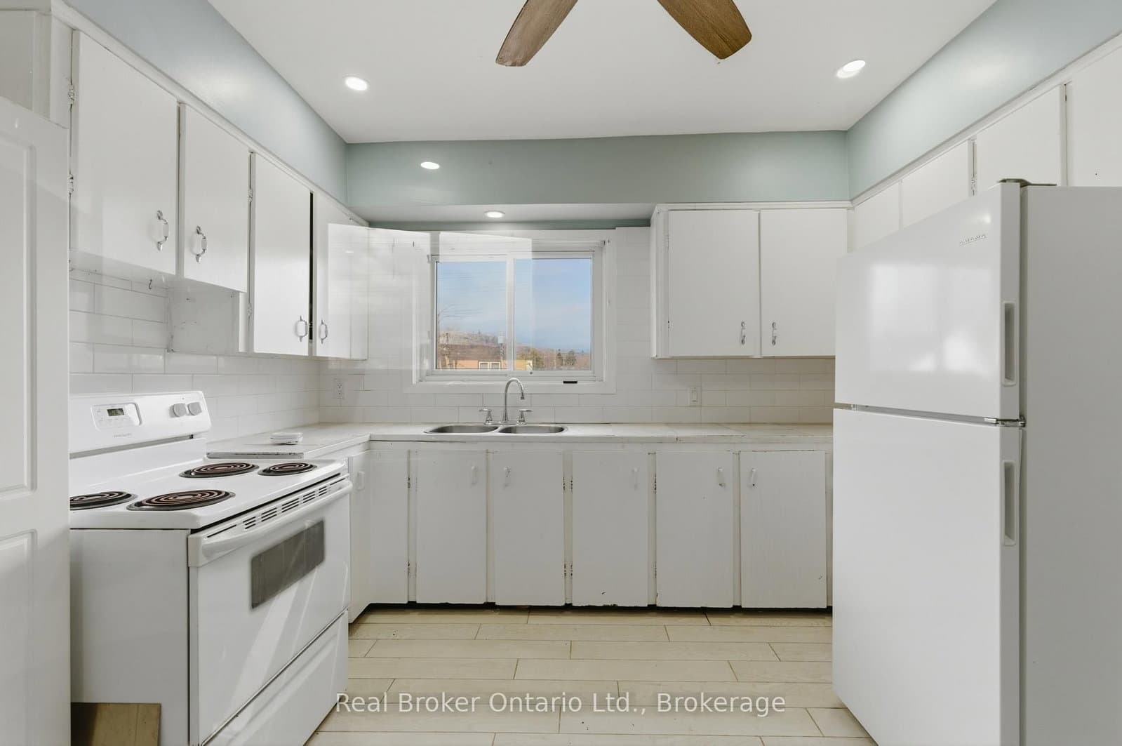 880 LAWRENCE Road thumbnail 16