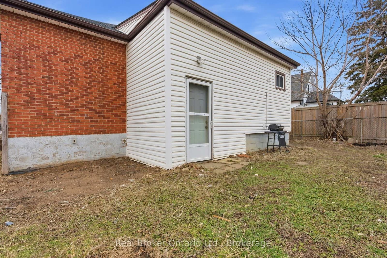 880 LAWRENCE Road thumbnail 27