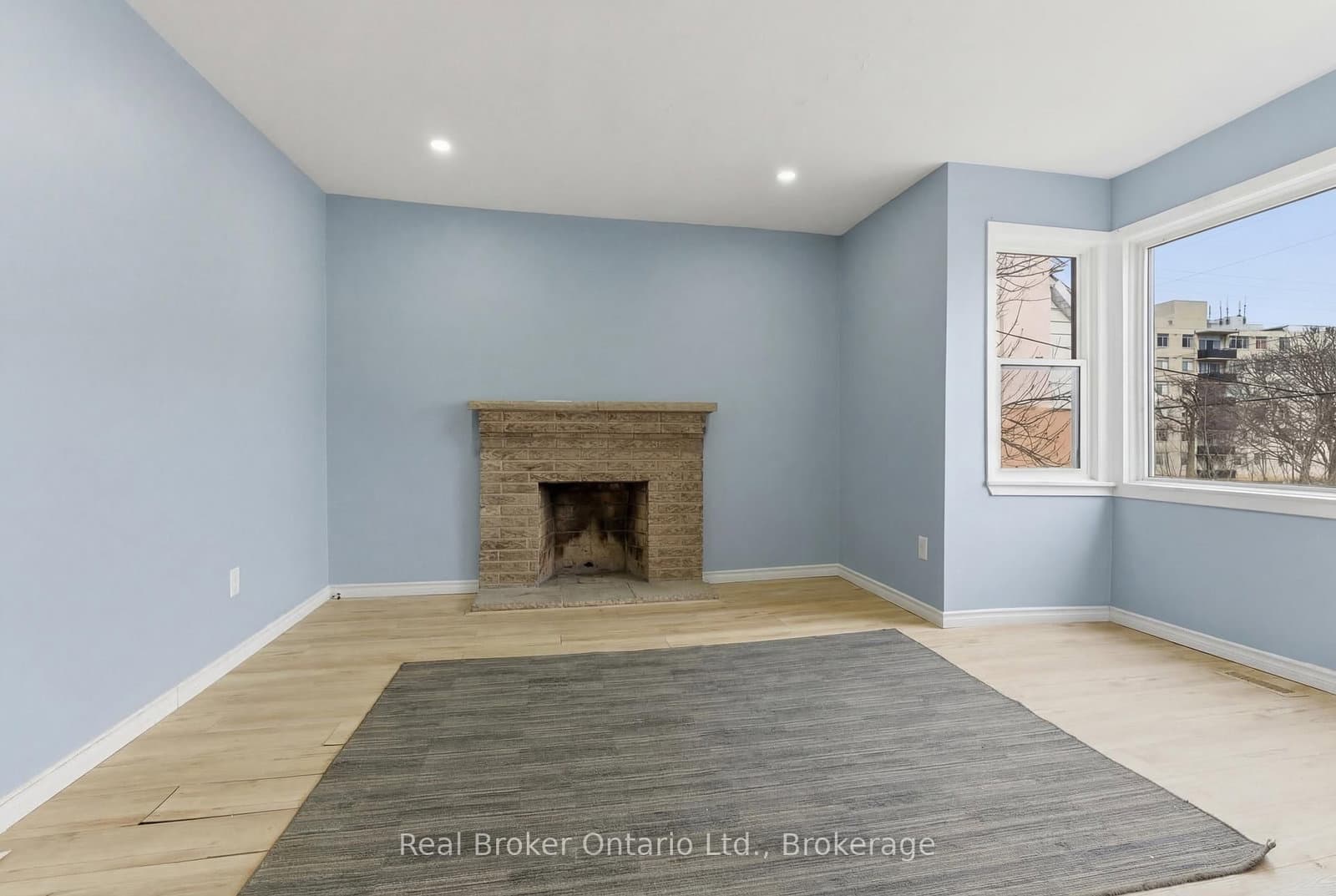 880 LAWRENCE Road thumbnail 7