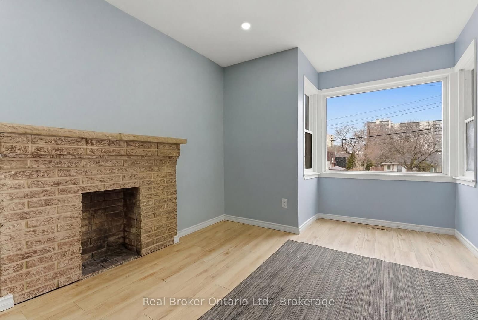 880 LAWRENCE Road thumbnail 8