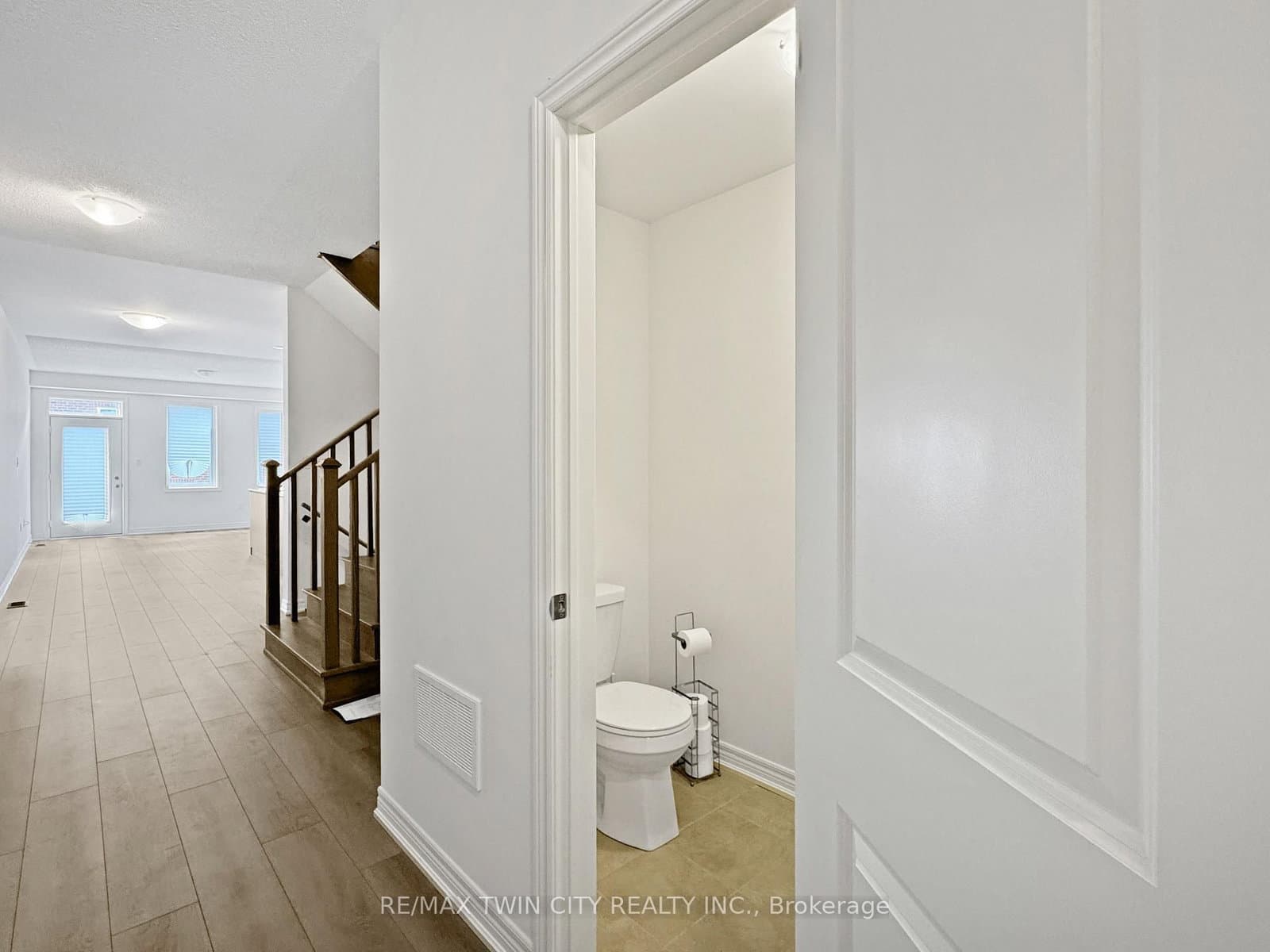 82 Gledhill Crescent thumbnail 5