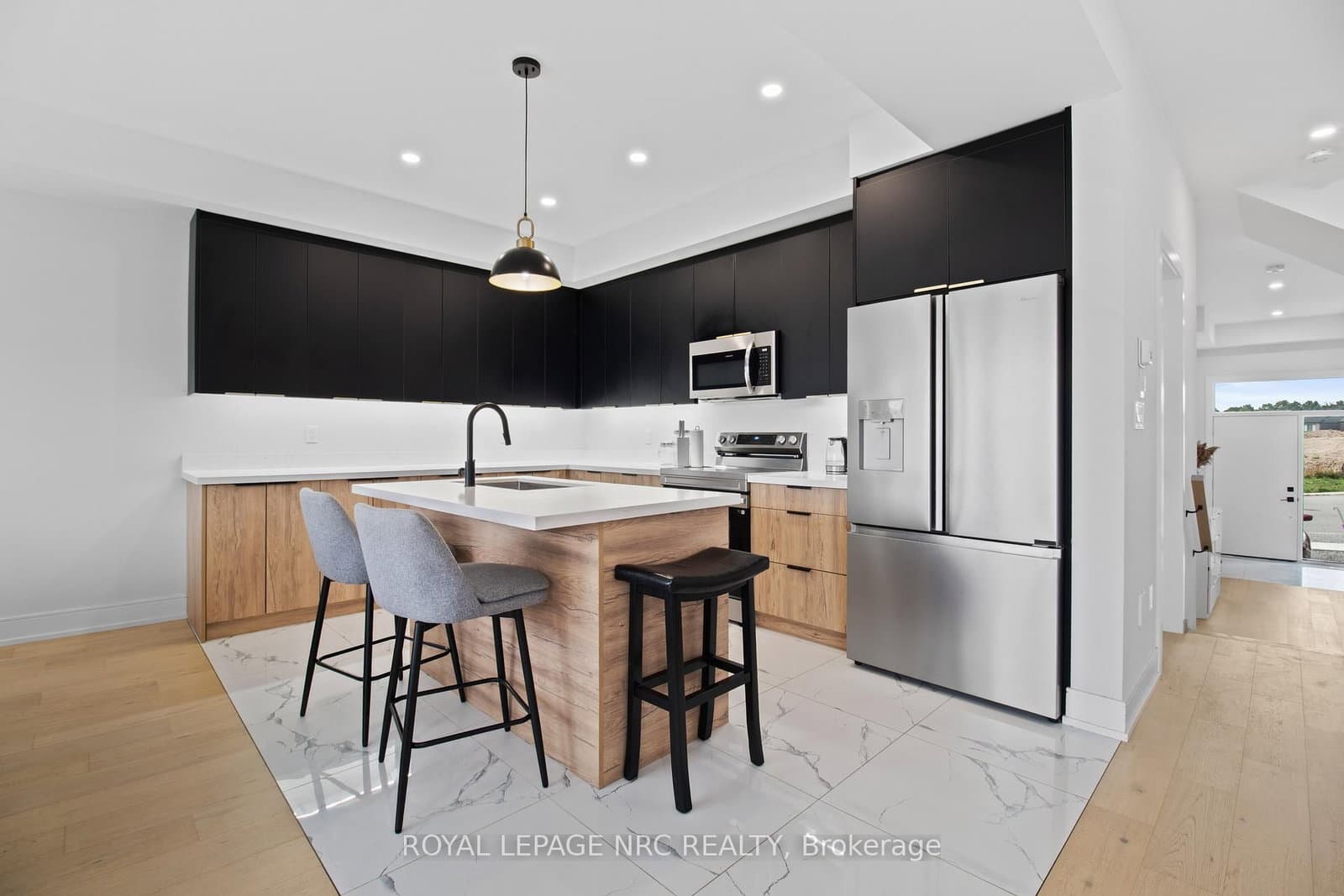 7392 Splendour Drive thumbnail 11