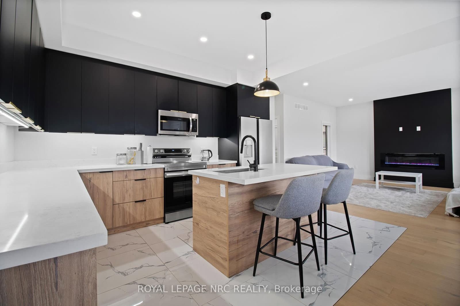 7392 Splendour Drive thumbnail 14