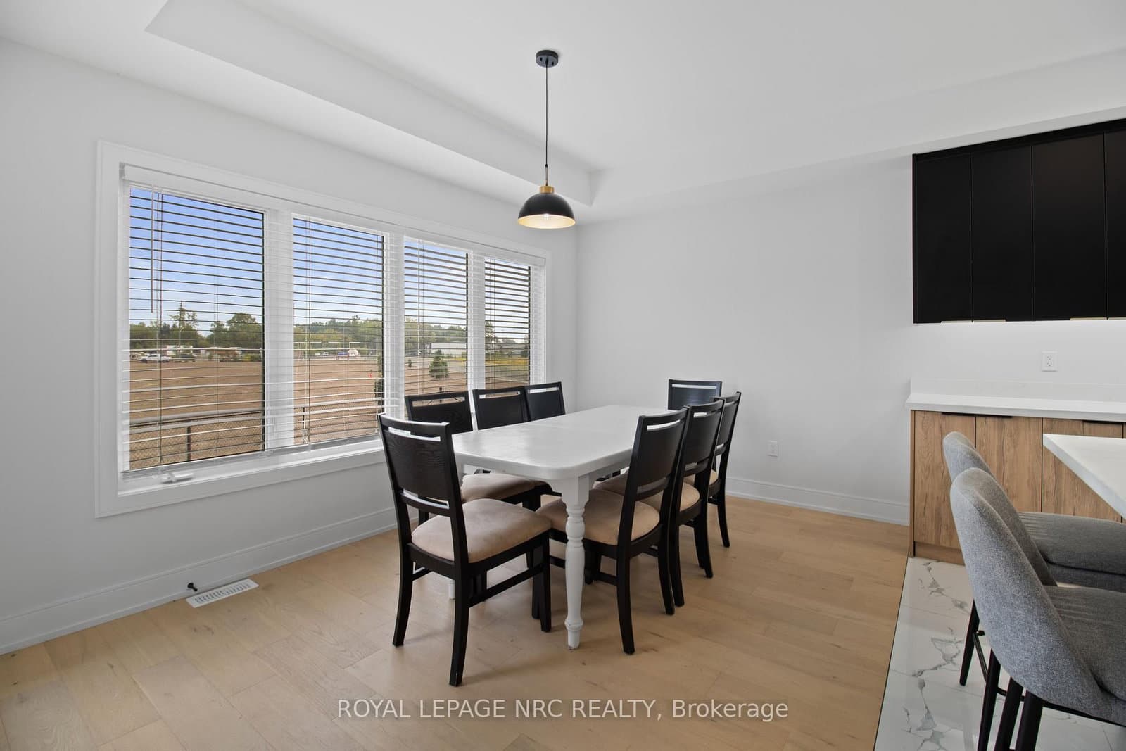7392 Splendour Drive thumbnail 17