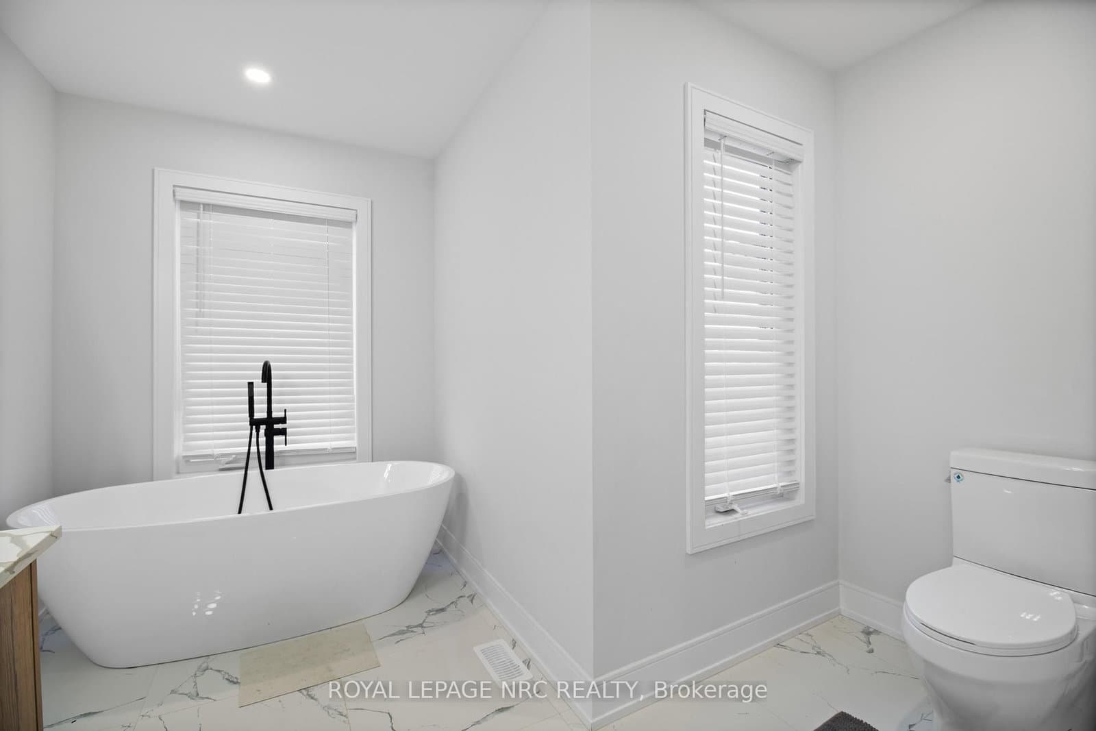 7392 Splendour Drive thumbnail 23