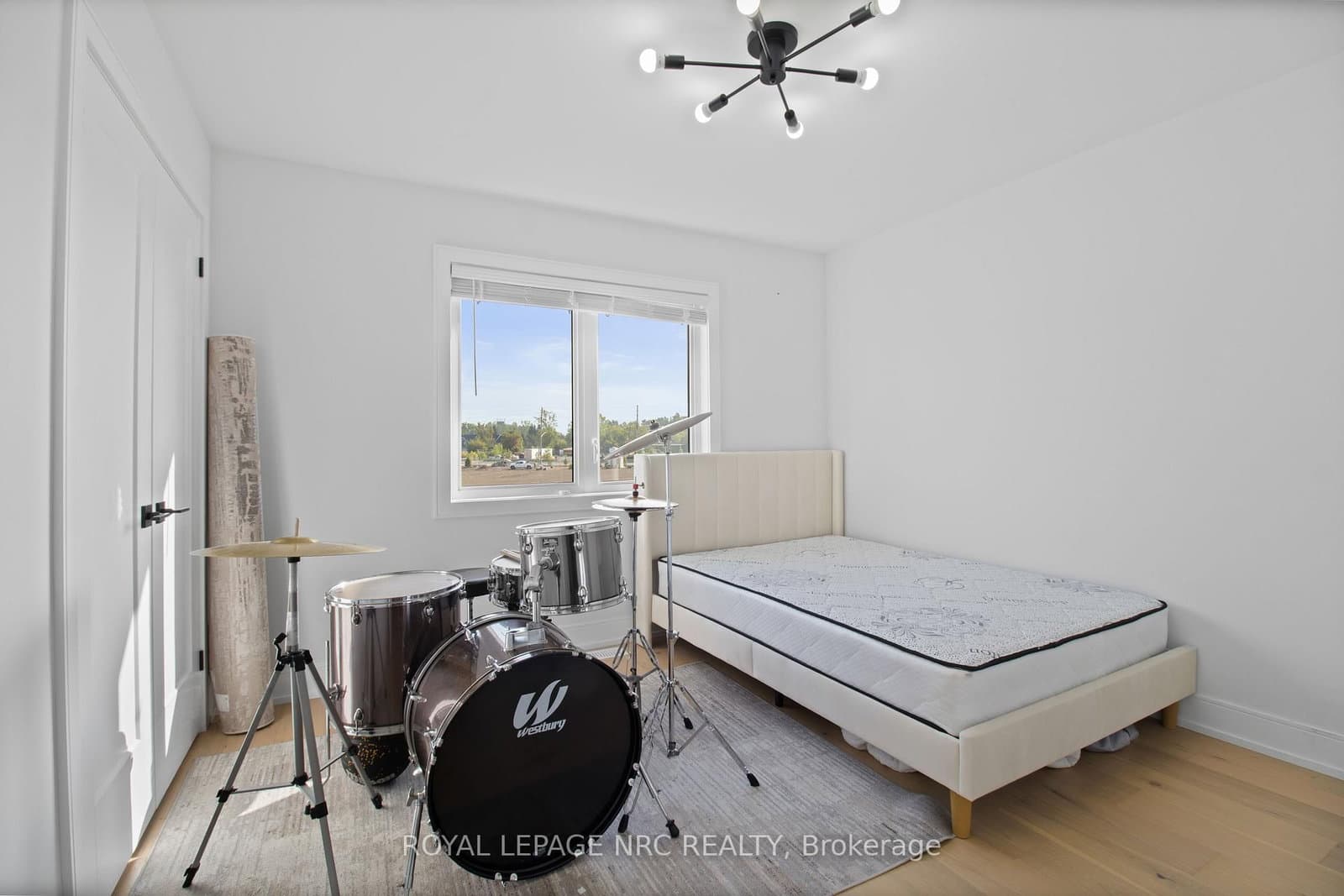 7392 Splendour Drive thumbnail 24