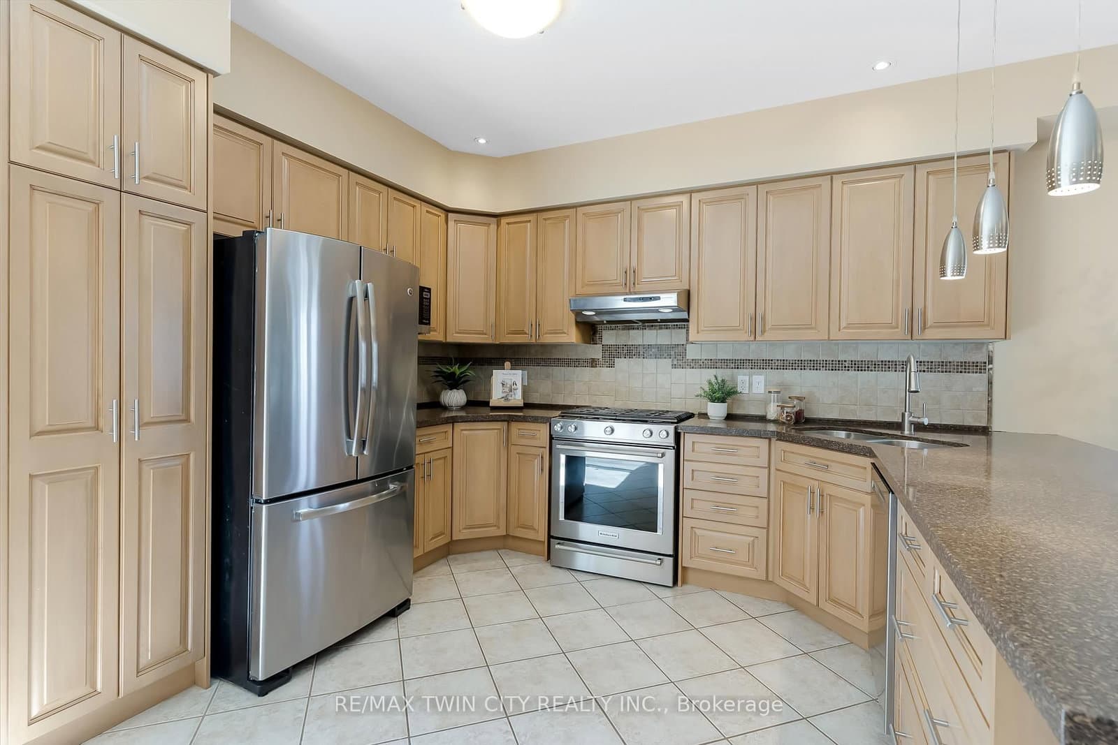 227 Chestnut Hill Crescent thumbnail 13